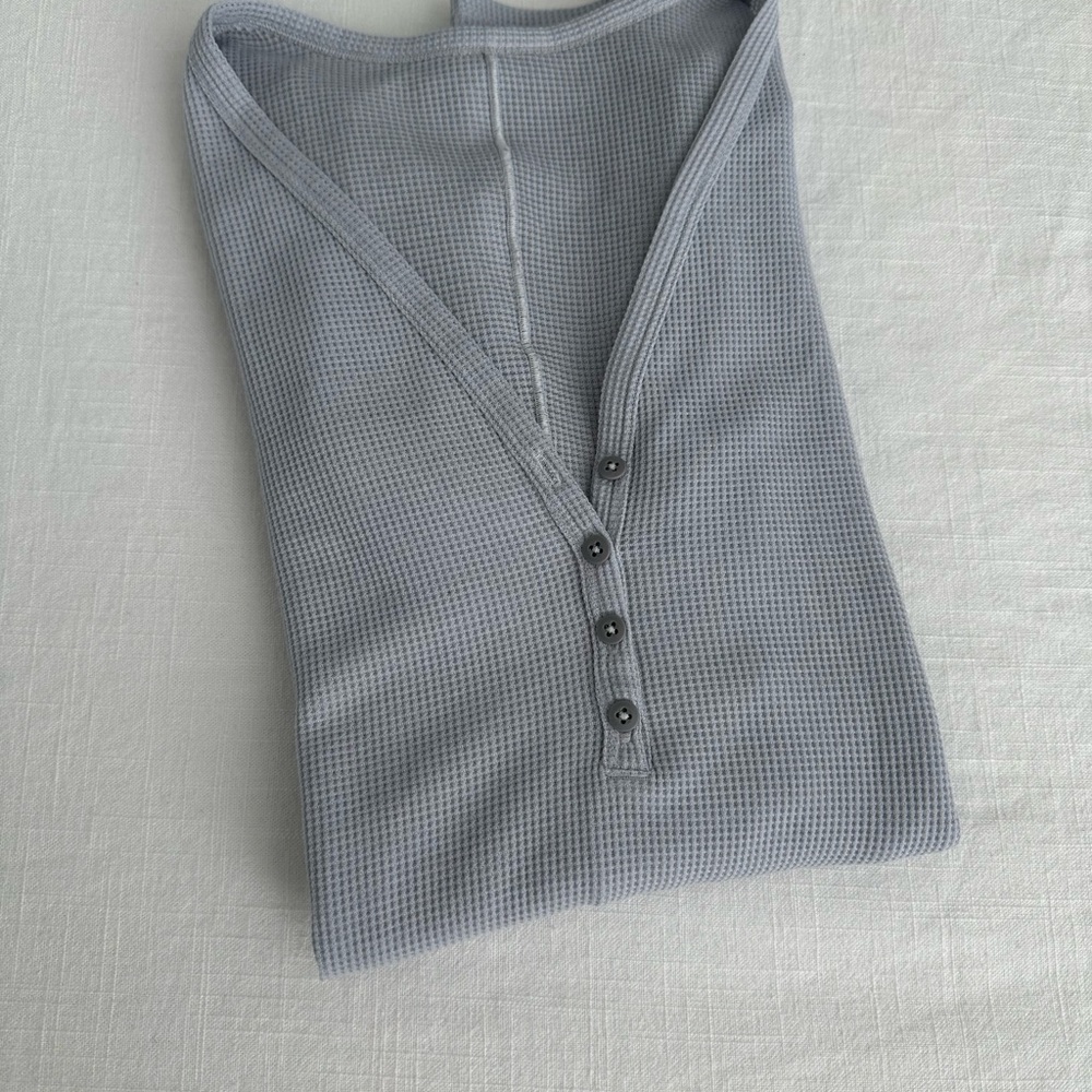 Lululemon Athletica Light Gray Waffle Knit Henley - size 4